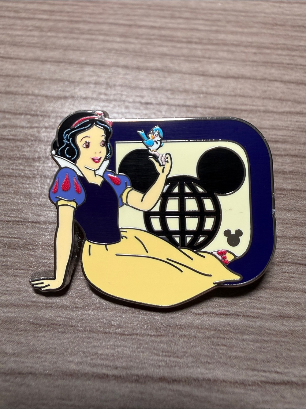 Disney Pins Snow White WDW Hidden Disney Series 2025 Wave B: D